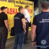 ​За вимагання неправомірної вигоди поліція затримала чотирьох осіб
