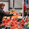 ​Продуктовим ринкам дозволяється працювати, але за певних умов