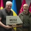 Міністру оборони Литви в Україні подарували шматок "Шахеда"