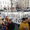 ​Ветераны АТО публично порвали флаги России и “ДНР” в Париже. Видео