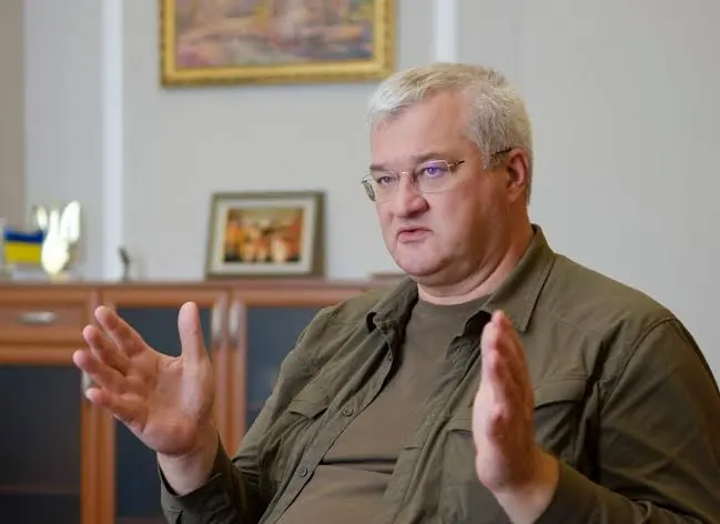 ​8 мільйонів українців вимушено перебувають за кордоном