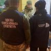 ​Хабар за безперешкодне переміщення підакцизних товарів: прикордонник «підкупив» колегу