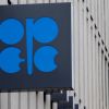 Країни ОПЕК+ домовилися збільшити видобуток нафти у вересні