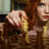 «Хід королеви» - красивий і сумний міні-серіал про геніальну шахістку