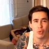 ​Подруга российского блогера Reeflay умерла в прямом эфире с ним: стример якобы закрыл ее на балконе.