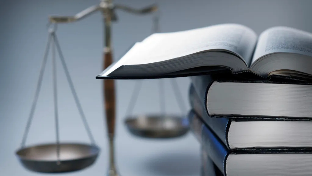 ​Політика і право у стані конфлікту: як правові норми поступаються політичній доцільності