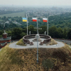 ​На курган Костюшка у Кракові повернули український прапор, який 4 червня зняв польський депутат ультраправої партії "Конфедерація польської корони" Гжегож Браун