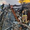 Авіаудар по Слов'янську: зруйновано під'їзд, є поранені та люди під завалами