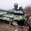 ​Російське вторгнення в Україну :  Т-72Б3М спокійно спочиває біля Красногорівки на Донеччині