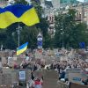 ​На третій день "картонкових" протестів у Києві тисячі людей вимагали відставки Сирського
