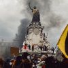 ​У Парижі під час протестів знову сталися сутички з поліцією і мародерство