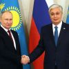 Токаєв запропонував Путіну "заморозити" війну в Україні