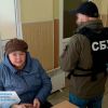 ​Викрито жінку, яка розповсюджувала російські фейки про «брудну бомбу» і «біологічні лабораторії» в Україні