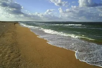 ​Разом із туристами у Криму зникають і пляжі