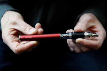 ​Вчені виявили смертельну небезпеку куріння електронних сигарет