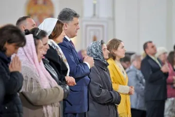 ​Петро Порошенко привітав українців з Великоднем і запевнив, що війна скоро закінчиться