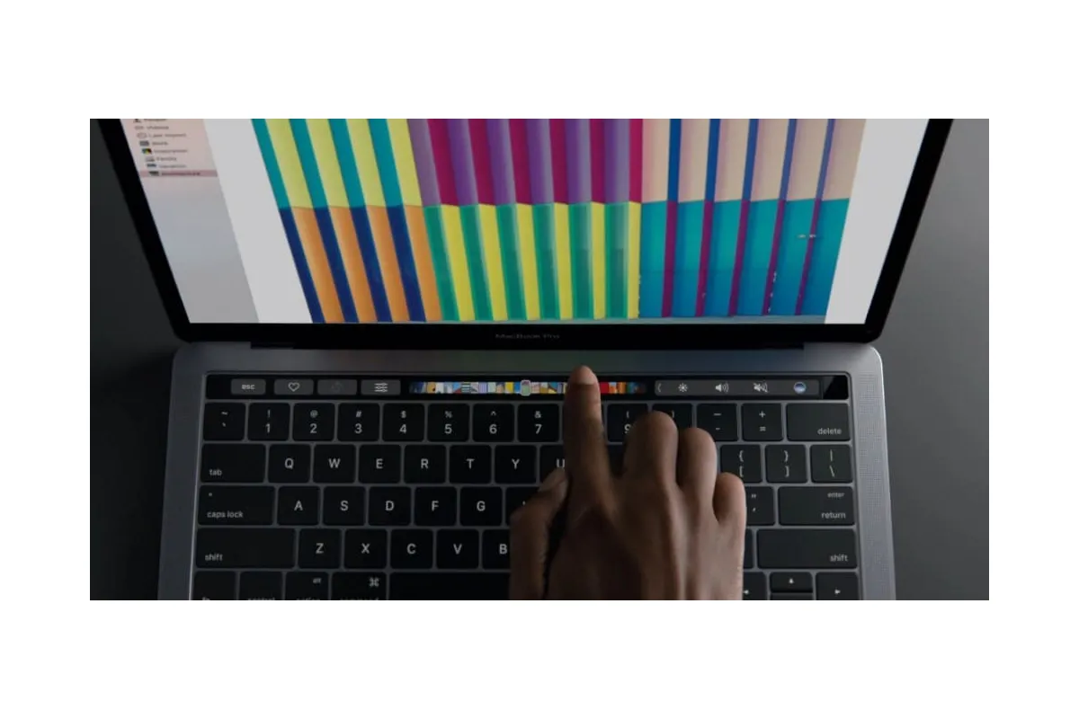 У США презентували новенький «Apple MacBook Pro»