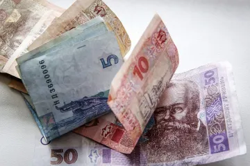 ​Затримки українських зарплат, стипендій та пенсій компенсуватимуться