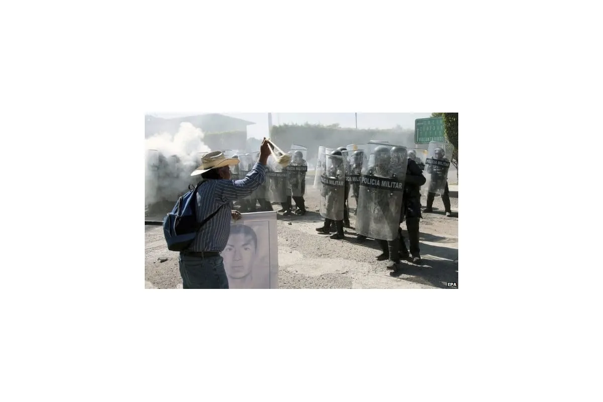 Новини України: Протестуючі у Мексиці намагаються увійти до військової бази