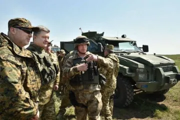 ​Порошенко проінспектує нову зброю для українських військових