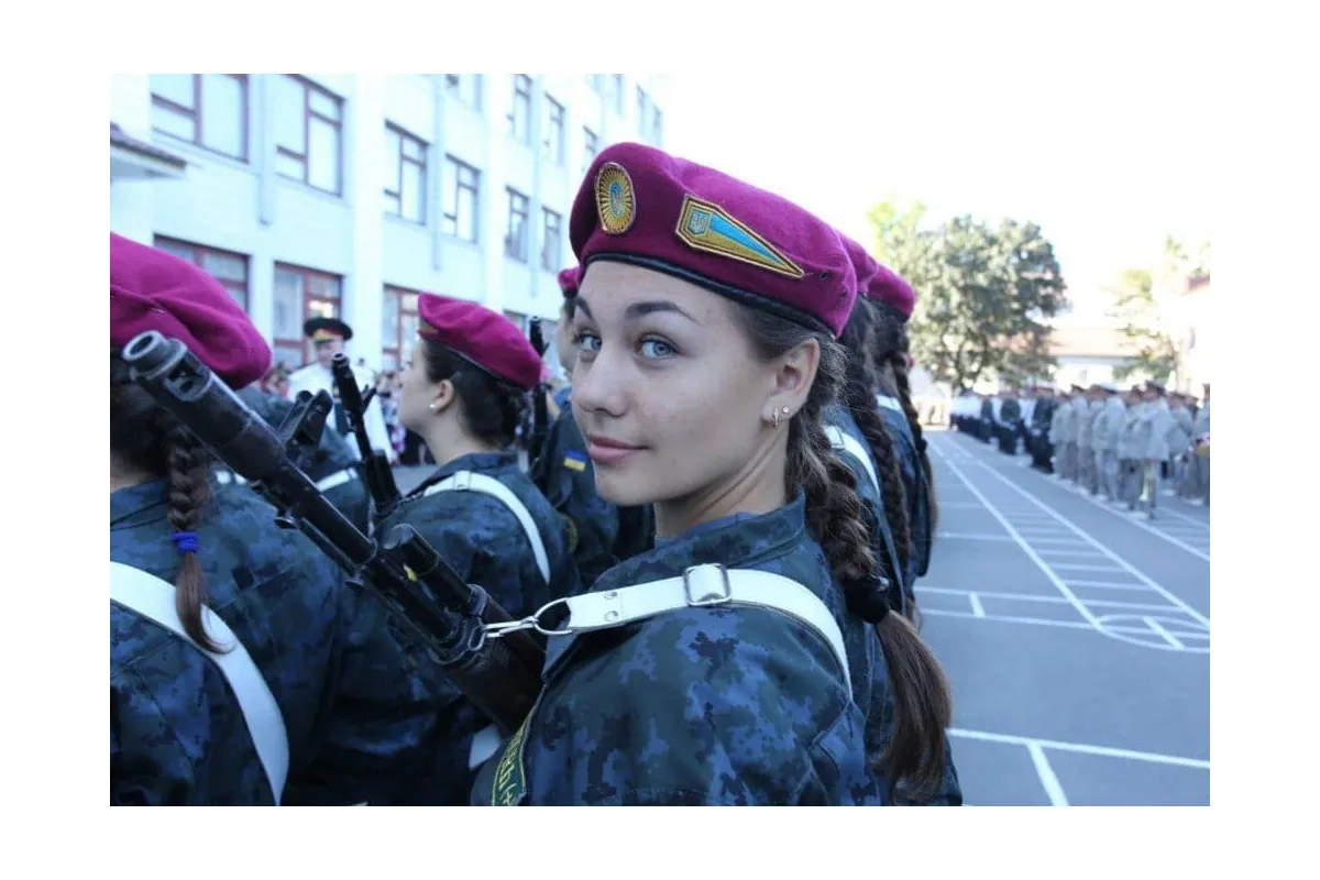 Новини України: Воювати з терористами зголосилися харківські дівчата