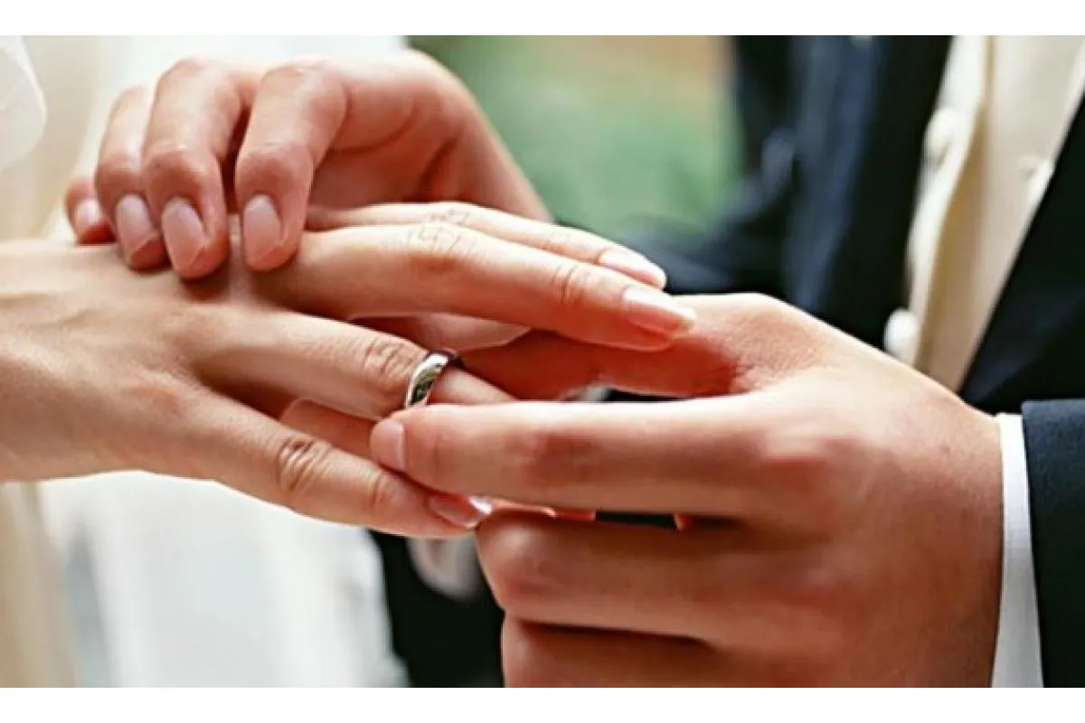 Науковці обґрунтували користь пізнього одруження