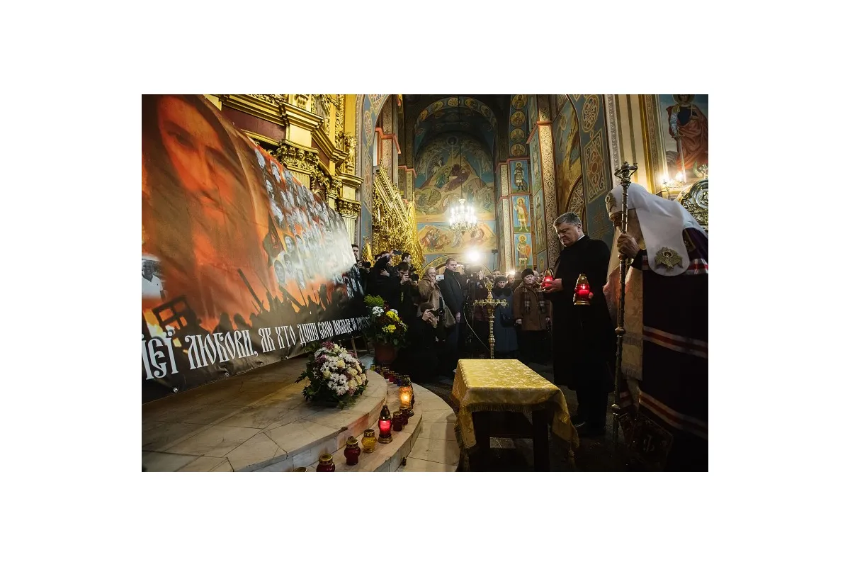 Президентське подружжя взяло участь у панахиді за загиблими Героями Небесної Сотні