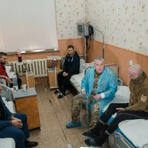 ​Наєв вручив відзнаки пораненим українським військовим