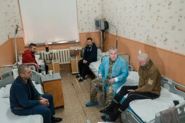 ​Наєв вручив відзнаки пораненим українським військовим