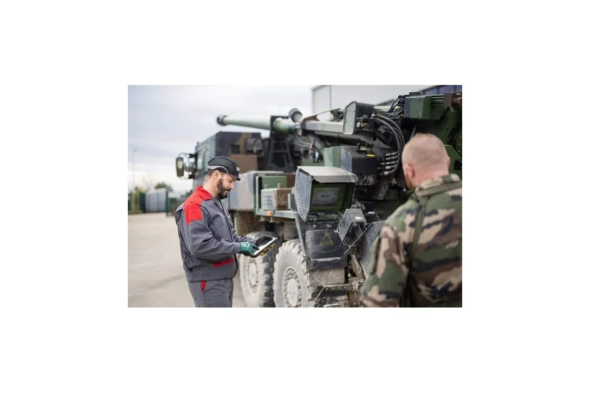 Франція окрім передачі 12 САУ CAESAR про які повідомлялося вчора, також навчатиме українських військових - повідомив Міністр оборони Франції Себастьян Лекорню за підсумками зустрічі з Міністром оборони України 