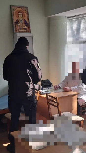 ​Понад 80 тис. грн за оформлення довічної групи інвалідності – на Київщині викрито лікаря МСЕК та його спільника