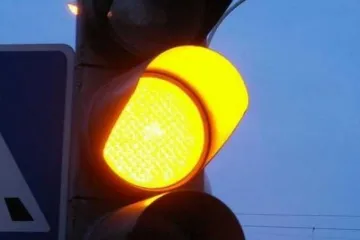 ​ 			 	  	Украинцам разрешили ездить на желтый сигнал светофора 	  	 	  