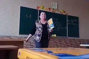 ​&#171;Ты тварь, животное&#187;. В сети появилось видео, как учительница ведет уроки в одной из школ под Киевом