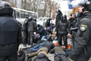 ​ 			 	  	Аваков идет налево, «чекисты» идут направо. Как украинские силовики готовятся к выборам-2019 	  	 	  