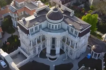 ​Одесский губернатор Паращенко построил себе дворец в стиле оперного театра