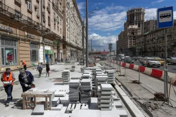 ​Московские власти потратят 12 млрд рублей на замену тротуарной плитки на фоне пандемии