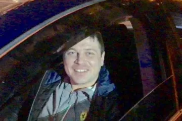 ​ 			 	  	В Киеве авто дипломатов РФ врезалось в другую машину: пассажир сбежал 	  	 	  