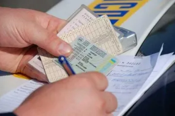 ​ 			 	  	Украинским водителям выдадут права и техпаспорт нового формата 	  	 	  