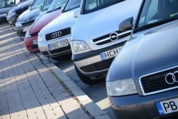 ​ 			 	  	В Кабмине утвердили порядок растаможки авто на еврономерах 	  	 	  