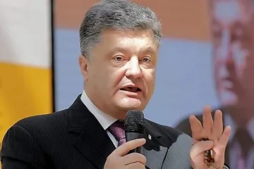 ​«Ему не на второй срок, а на «гильотину!»: блогер описал, во что превратил Порошенко Украину