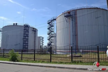 ​В Николаеве сотрудники ГФС из Днепра со спецназом провели обыск и изъяли пробы на нефтебазе – работники фирмы считают это незаконным