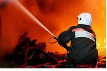 ​ 			 	  	В Киеве спасатели тушат пожар, распространившийся на 800 кв. м. новостроя 	  	 	  