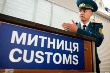 ​ 			 	  	&quot;50 евро. Ну, давайте хотя бы 10&quot;, - ГФС установила личность таможенника, вымогавшего мзду у гражданина Литвы в ПП Грушев-Будомеж. 	  	 	  