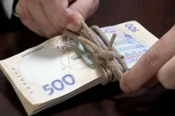 ​В Сумской области бизнесмен украл деньги при строительстве школьного футбольного поля