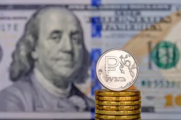 ​В России курс доллара впервые за четыре года превысил планку в 81 рубль