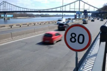 ​ 			 	  	Киевсовет повысил скорость до 80 км/час на 17 дорогах 	  	 	  