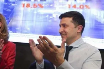 ​ 			 	  	Зеленский «взорвал» соцсети вызовом Порошенко на дебаты: «Где купить билеты?» 	  	 	  