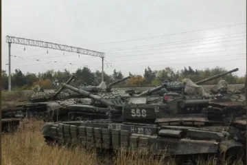 ​Стягивают на Донбасс? В России попал на видео эшелон военной техники
