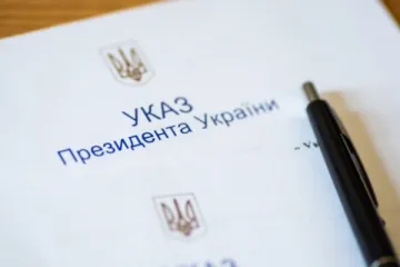 ​ 			 	  	Зеленський звільнив начальників трьох департаментів СБУ 	  	 	  