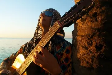 ​Гитарист Flame: Бесконечность в пустыне Египта